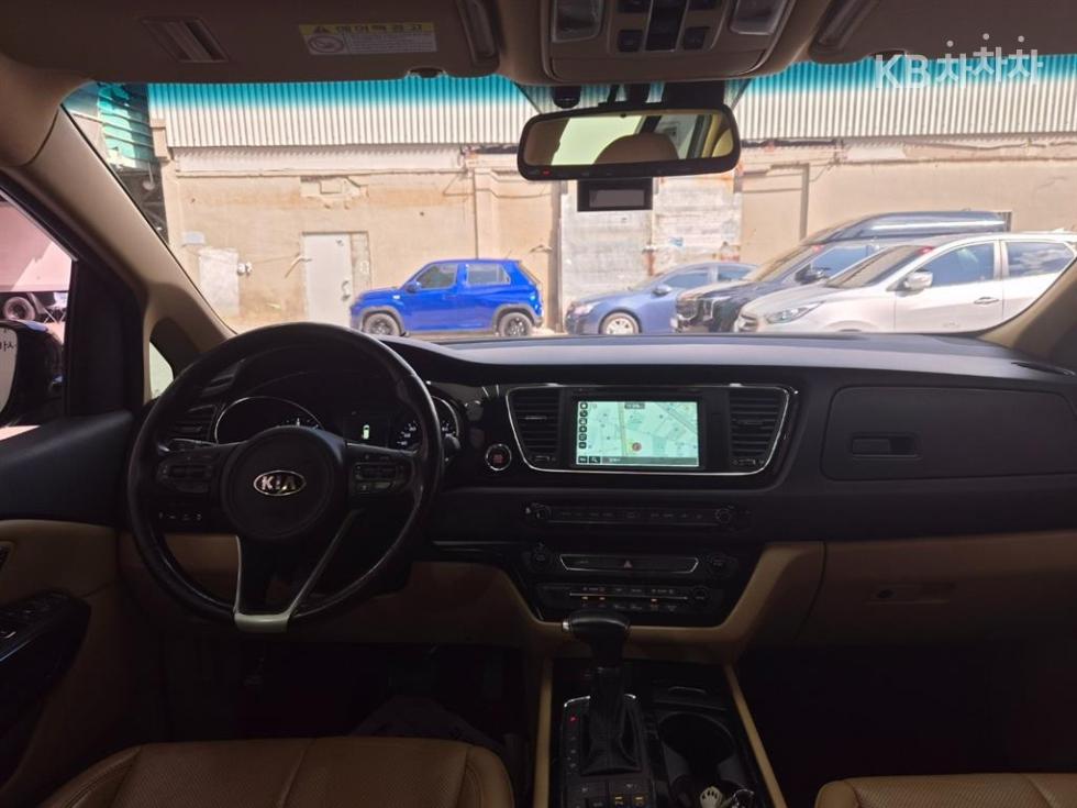 Kia Carnival — miniaturë 7