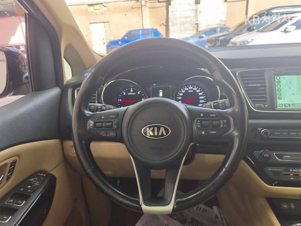 Kia Carnival — miniaturë 8