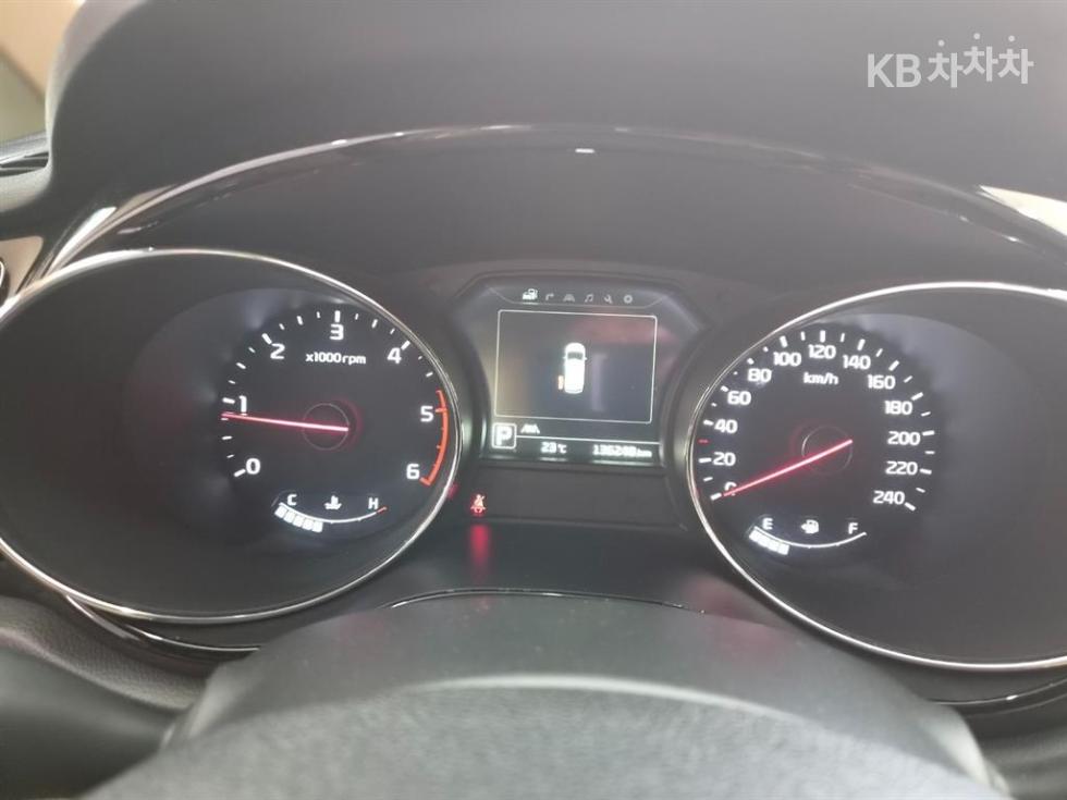 Kia Carnival — miniaturë 9