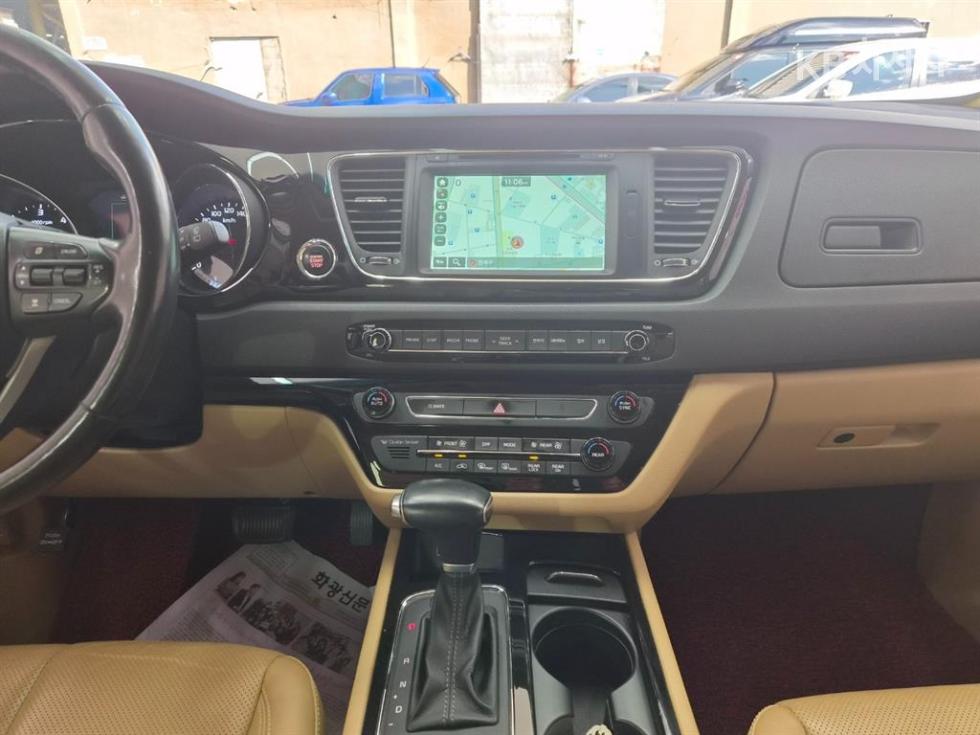 Kia Carnival — miniaturë 10