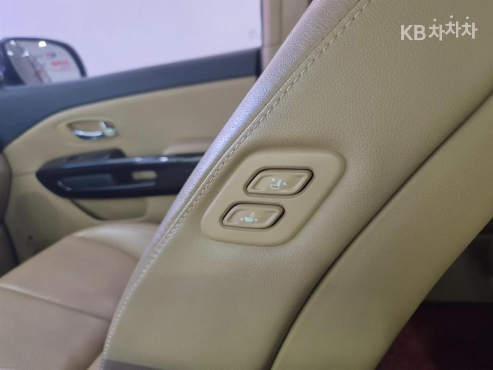 Kia Carnival — miniaturë 14