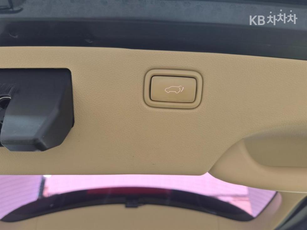 Kia Carnival — miniaturë 15