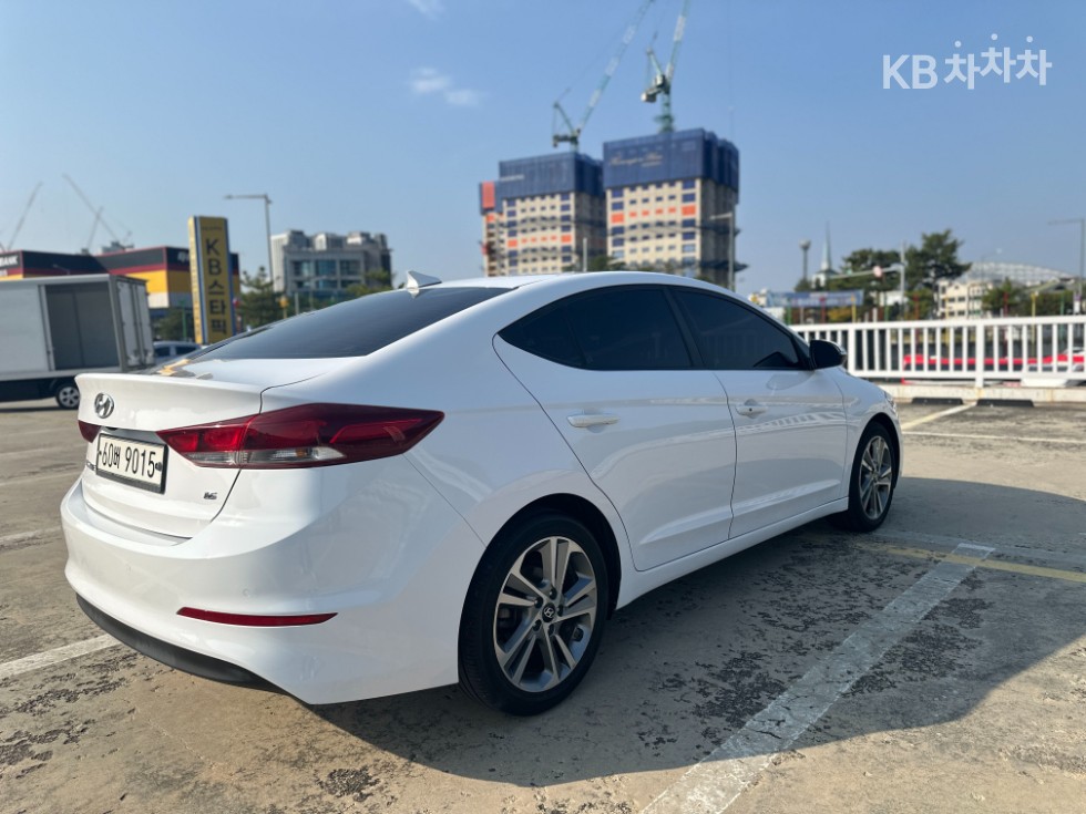 Hyundai Elantra — miniaturë 4