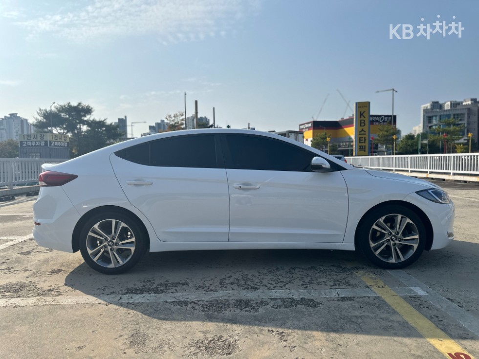Hyundai Elantra — miniaturë 5