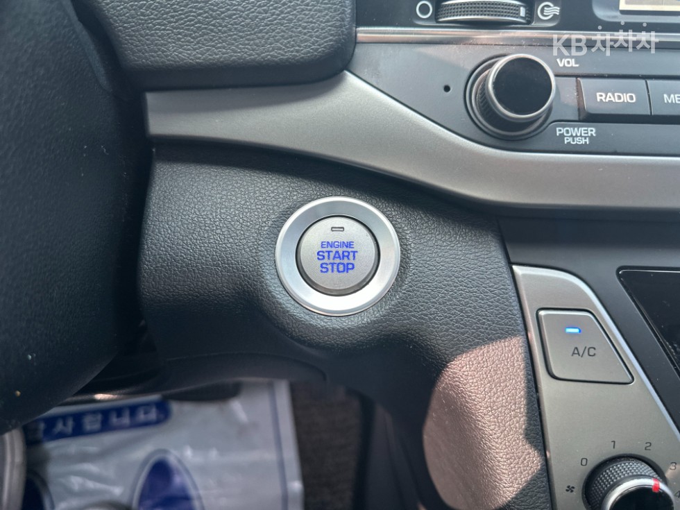 Hyundai Elantra — miniaturë 12