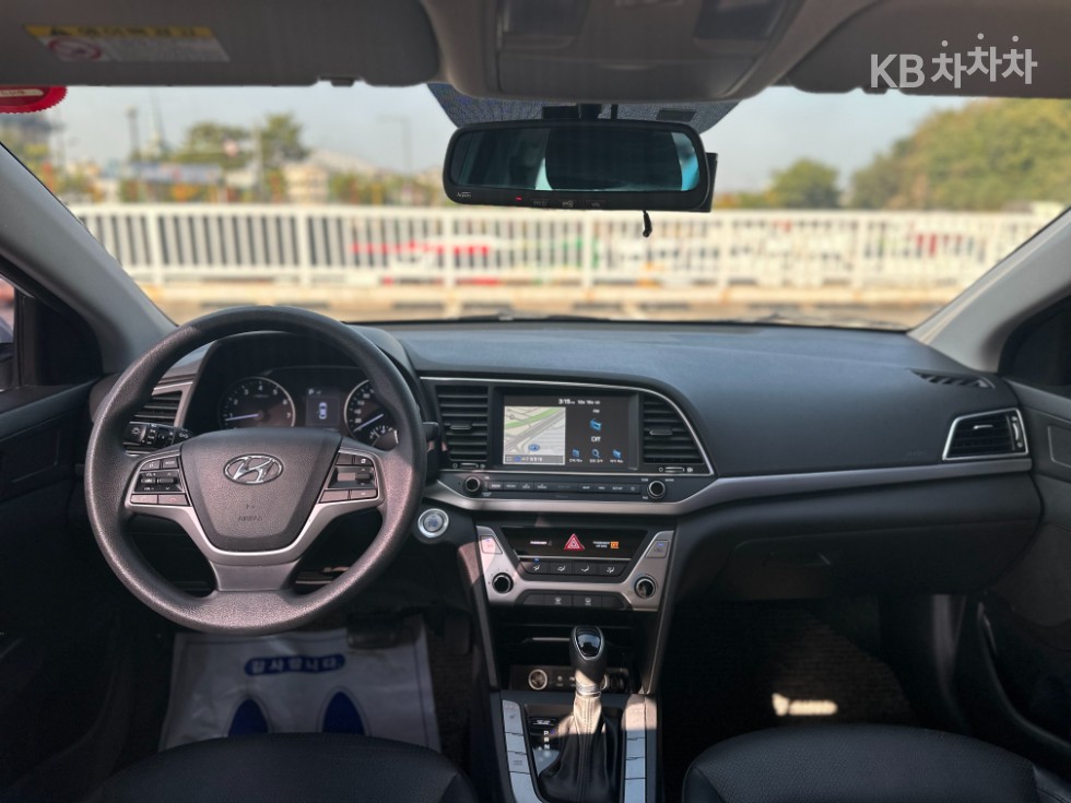 Hyundai Elantra — miniaturë 17