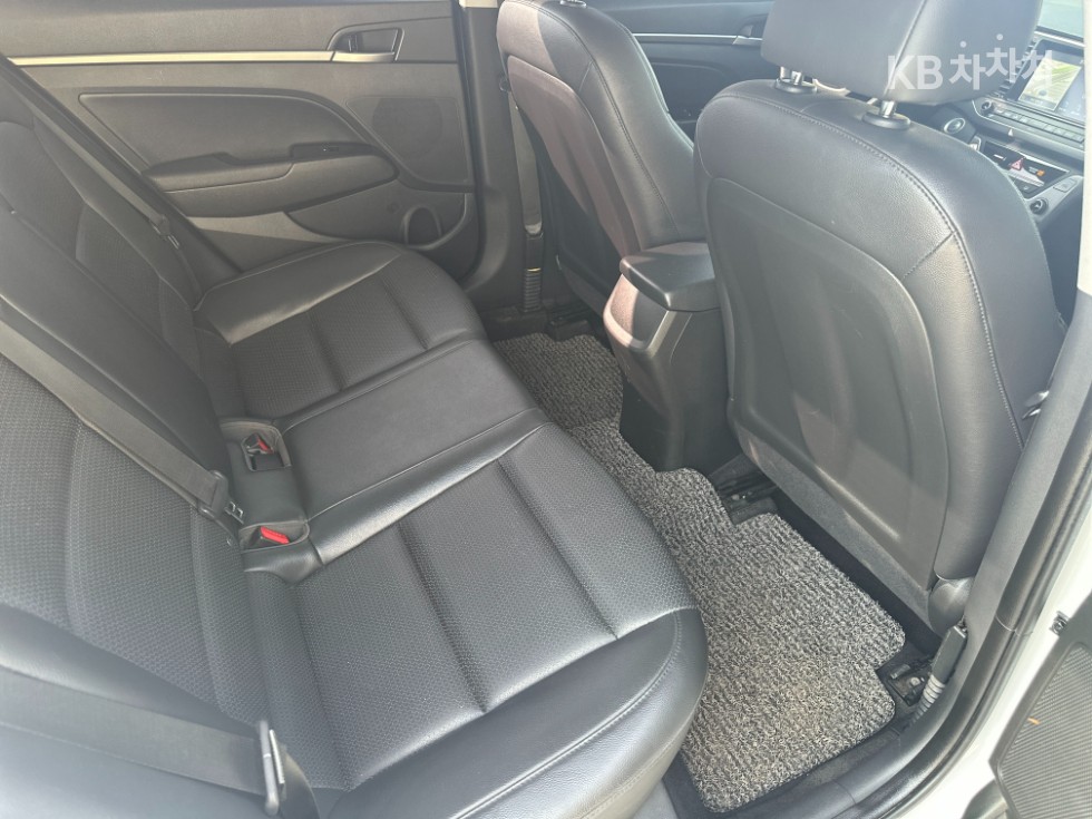 Hyundai Elantra — miniaturë 19