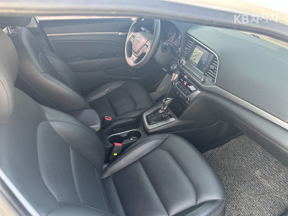 Hyundai Elantra — miniaturë 20