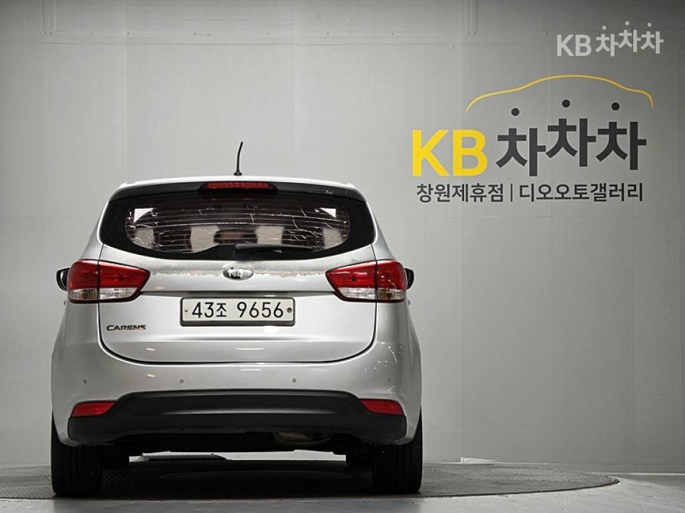 Kia Carens — miniaturë 5