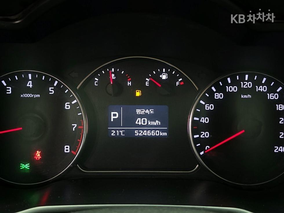 Kia Carens — miniaturë 8