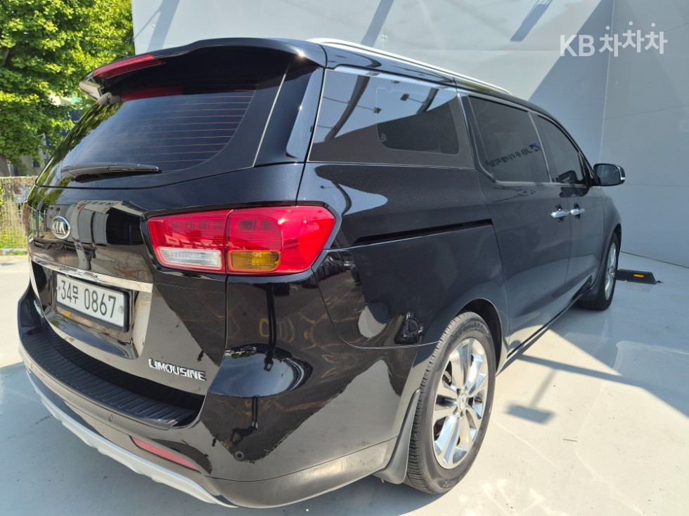 Kia Carnival — miniaturë 4