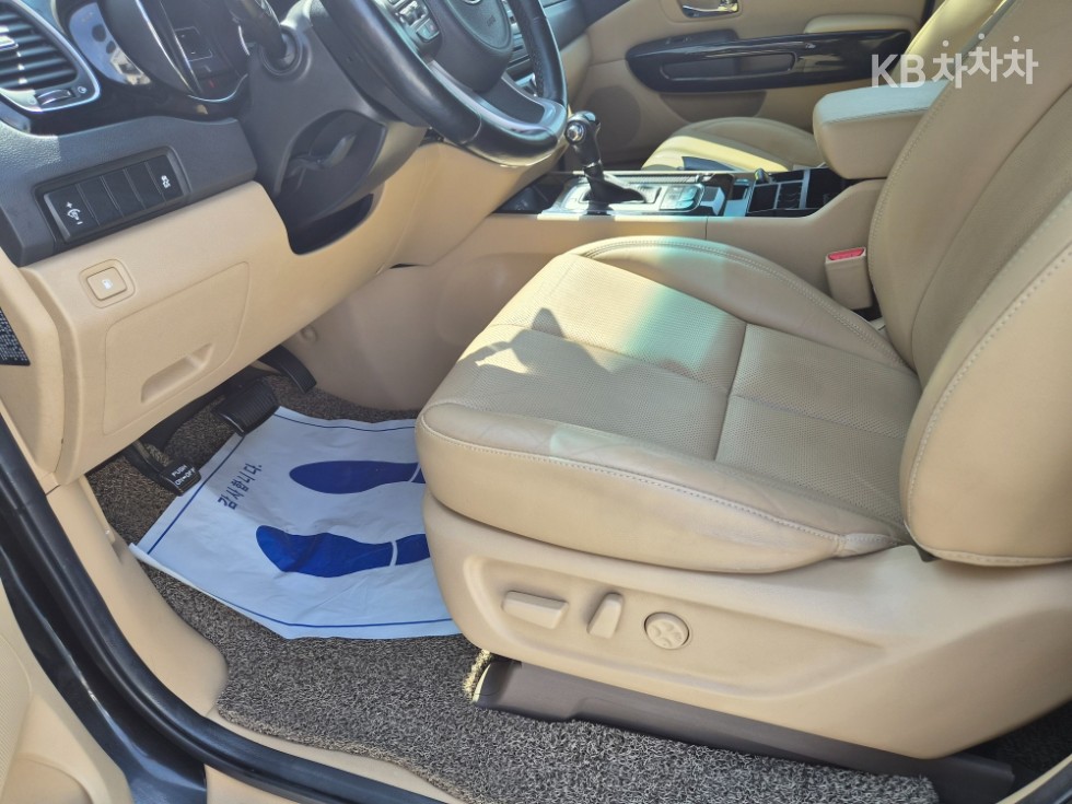 Kia Carnival — miniaturë 10