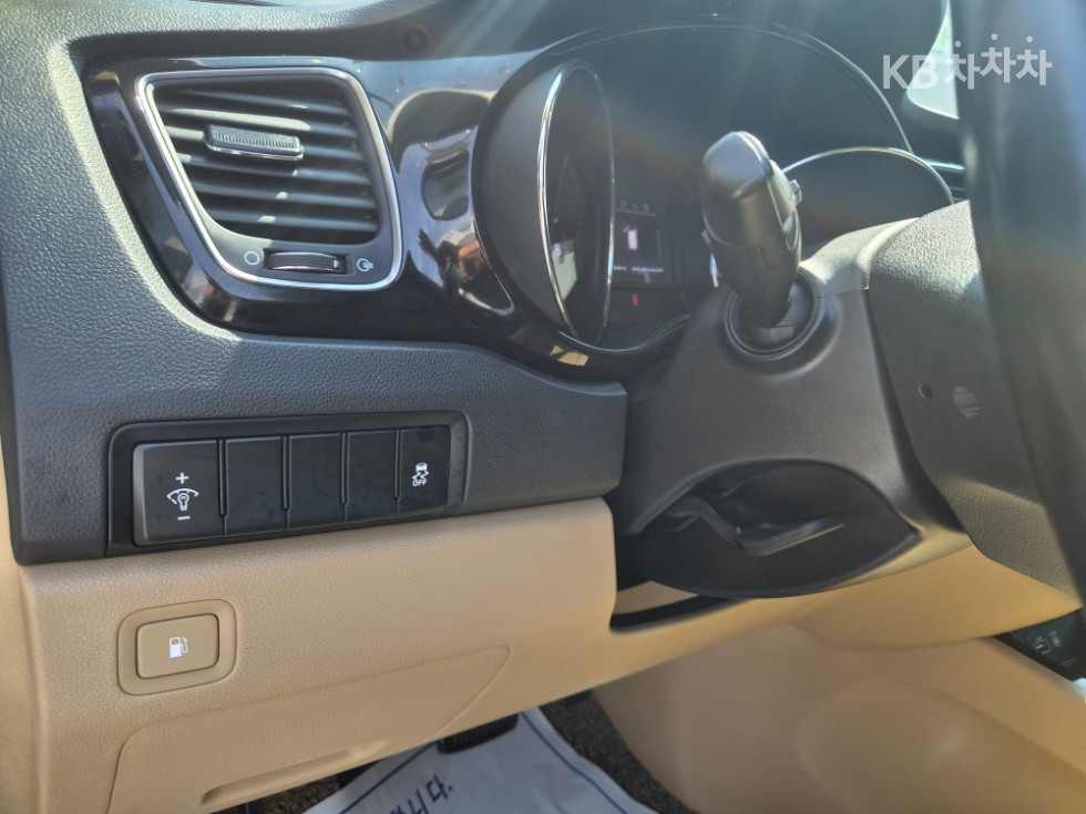 Kia Carnival — miniaturë 11