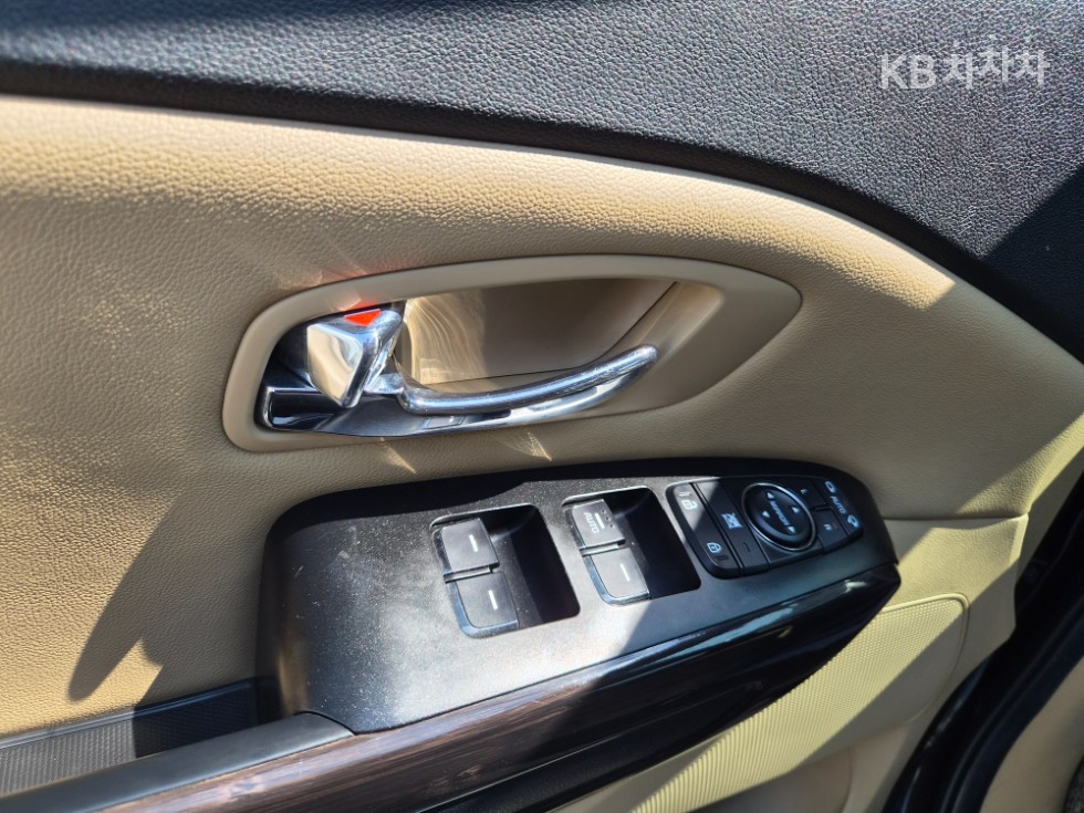 Kia Carnival — miniaturë 12