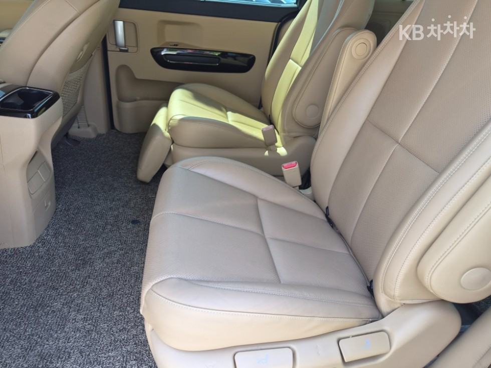Kia Carnival — miniaturë 14