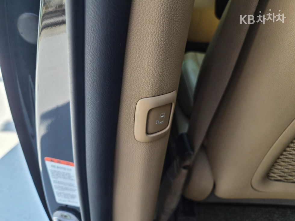 Kia Carnival — miniaturë 15