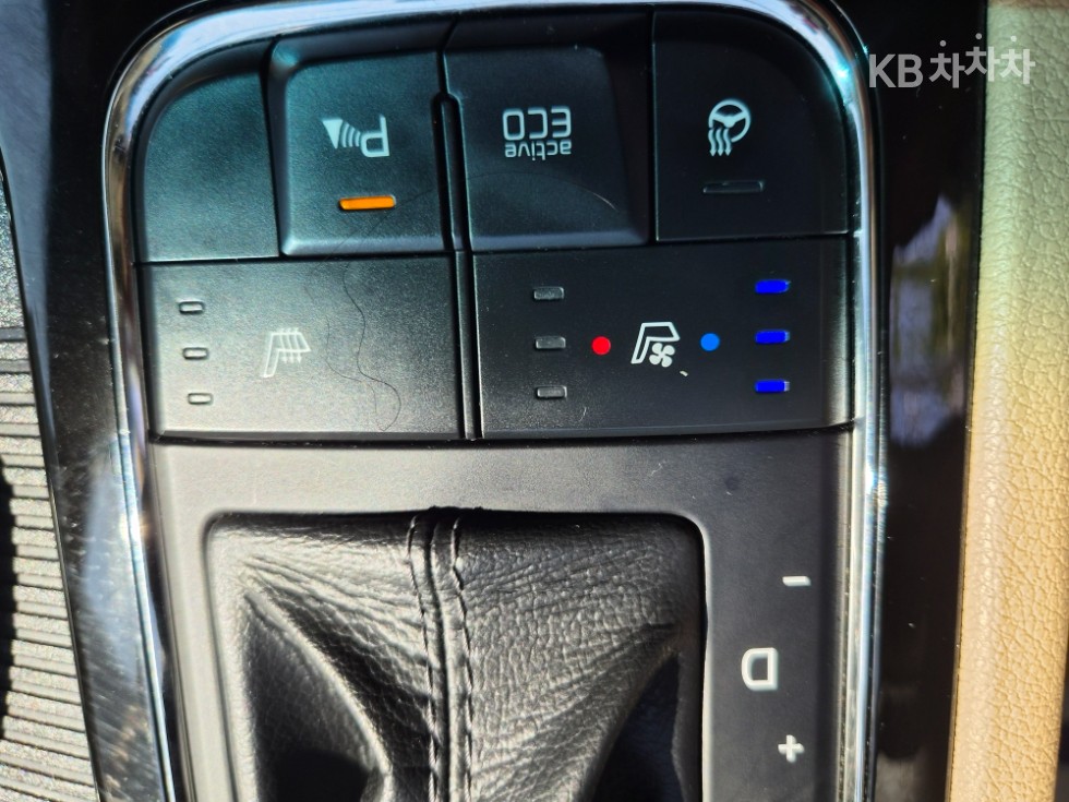 Kia Carnival — miniaturë 16