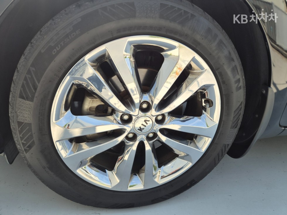 Kia Carnival — miniaturë 19