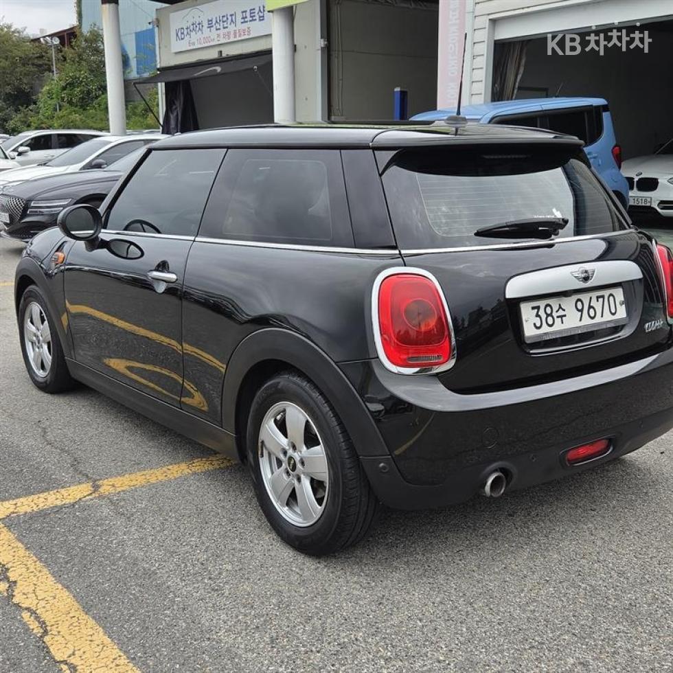 MINI — miniaturë 7