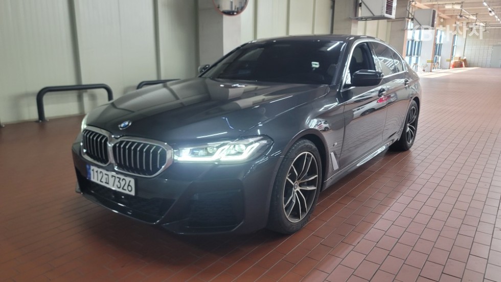 BMW 5 Series M Sport — фото 1