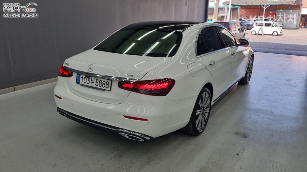 Mercedes-Benz E-Class EXCLUSIVE — фото 2