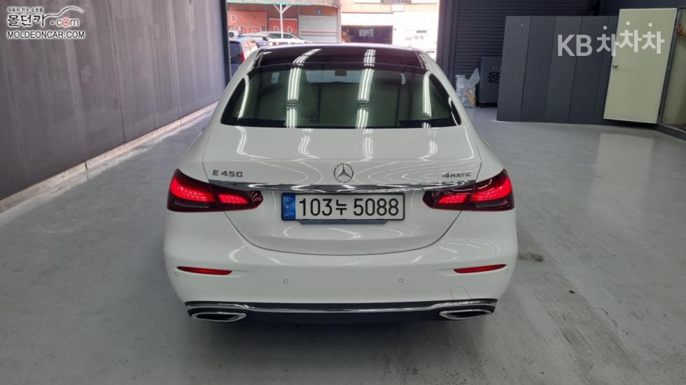 Mercedes-Benz E-Class EXCLUSIVE — фото 4