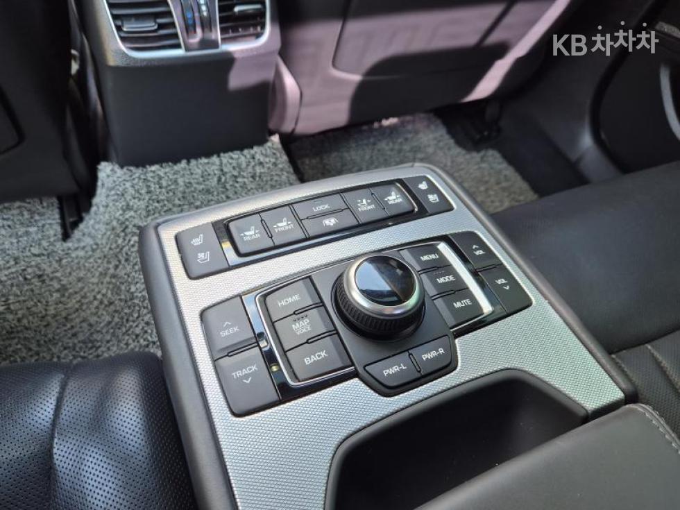 Genesis G80 — miniaturë 7