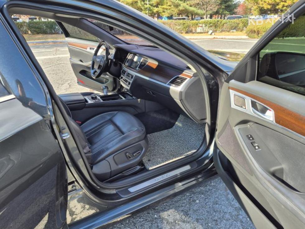 Genesis G80 — miniaturë 8