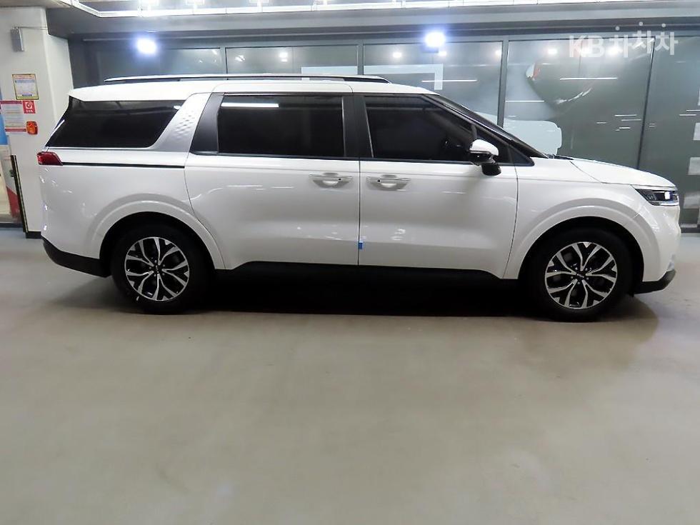 Kia Carnival PRESTIGE — фото 3