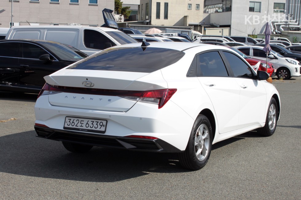 Hyundai Avante — фото 4