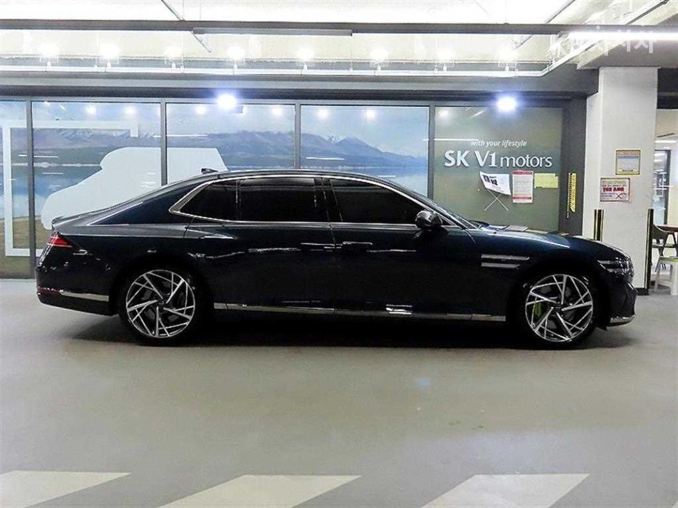 Genesis G90 BASE MODEL — фото 3