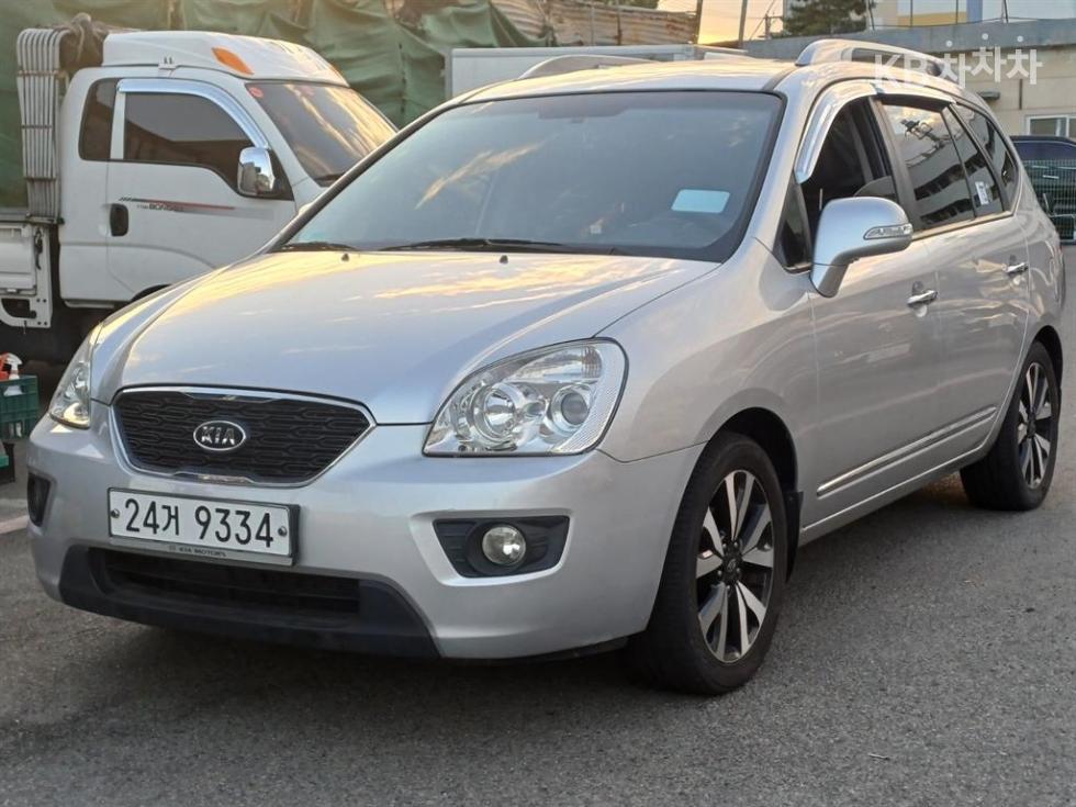Kia Carens — miniaturë 2