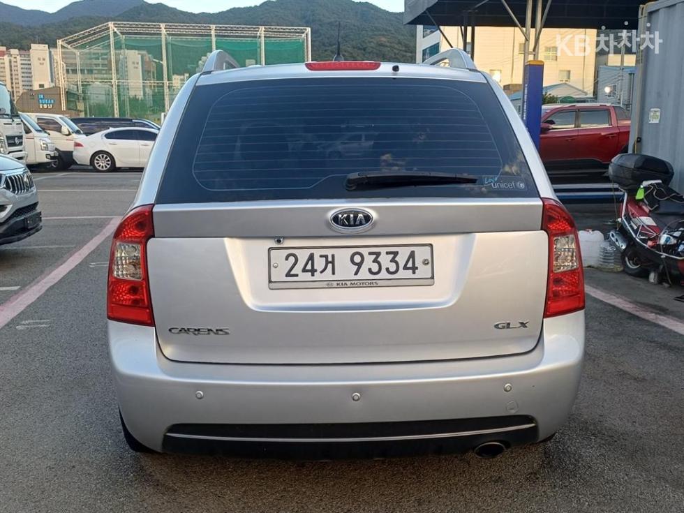 Kia Carens — miniaturë 3