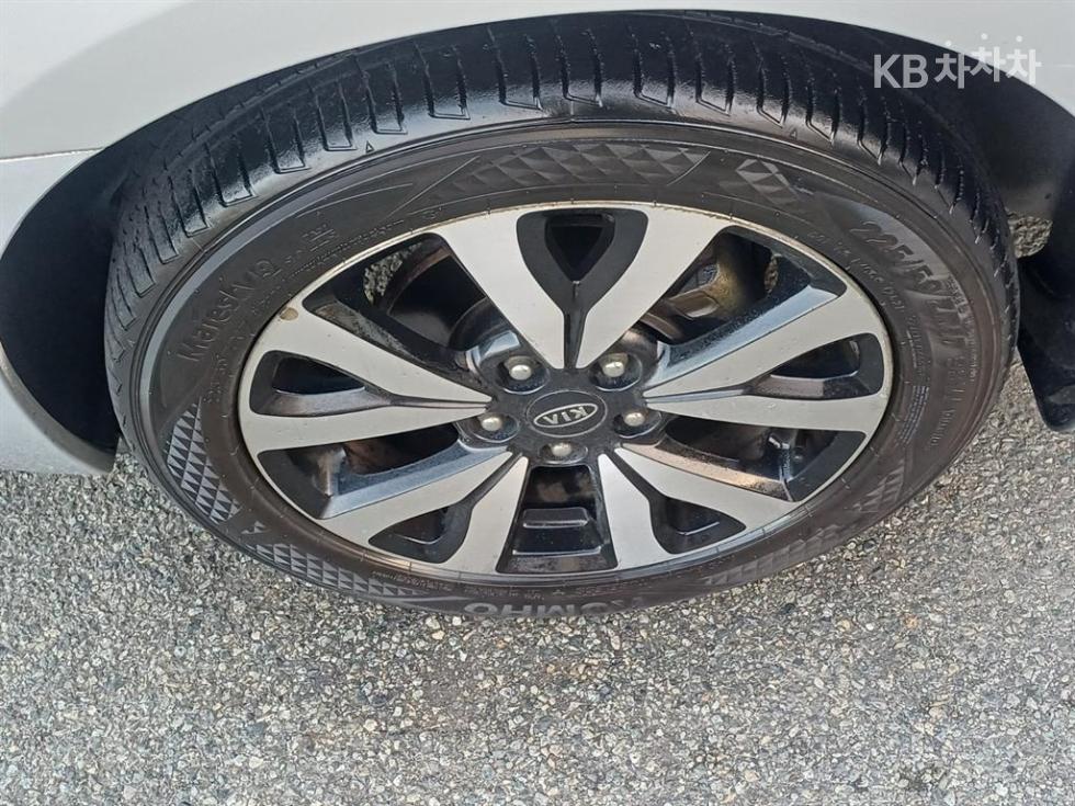 Kia Carens — miniaturë 5