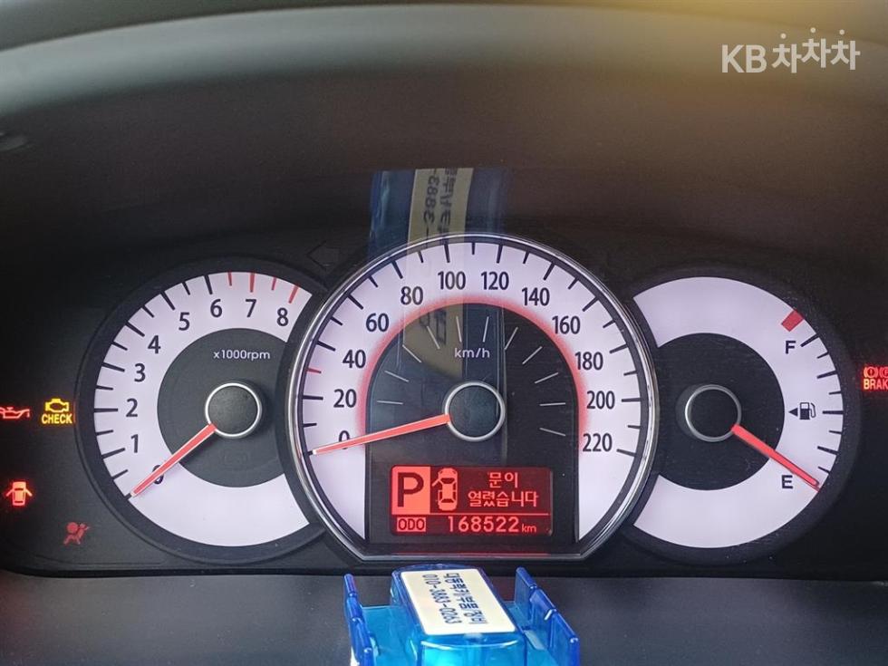 Kia Carens — miniaturë 8