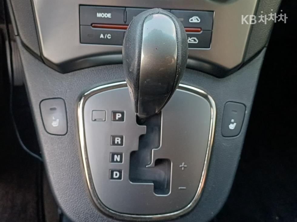 Kia Carens — miniaturë 10
