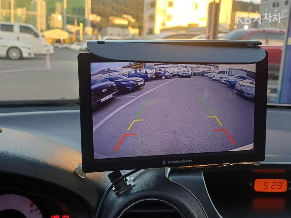 Kia Carens — miniaturë 11