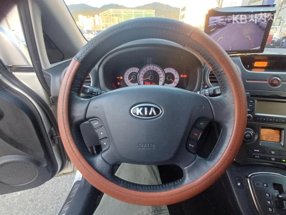 Kia Carens — miniaturë 12