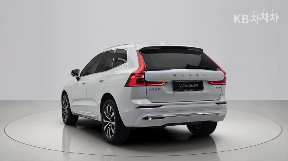 Volvo XC60 Ultimate Bright — фото 3