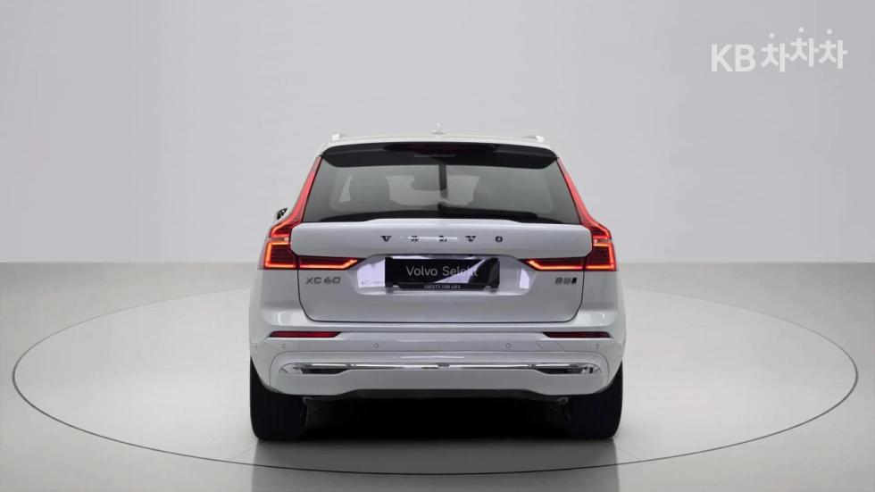 Volvo XC60 Ultimate Bright — фото 4