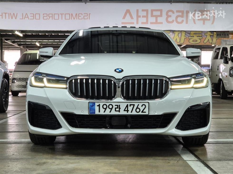 BMW 5 Series M Sport — фото 1