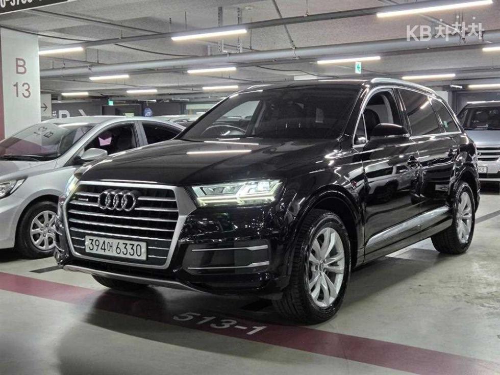 Audi Q7 — фото 1