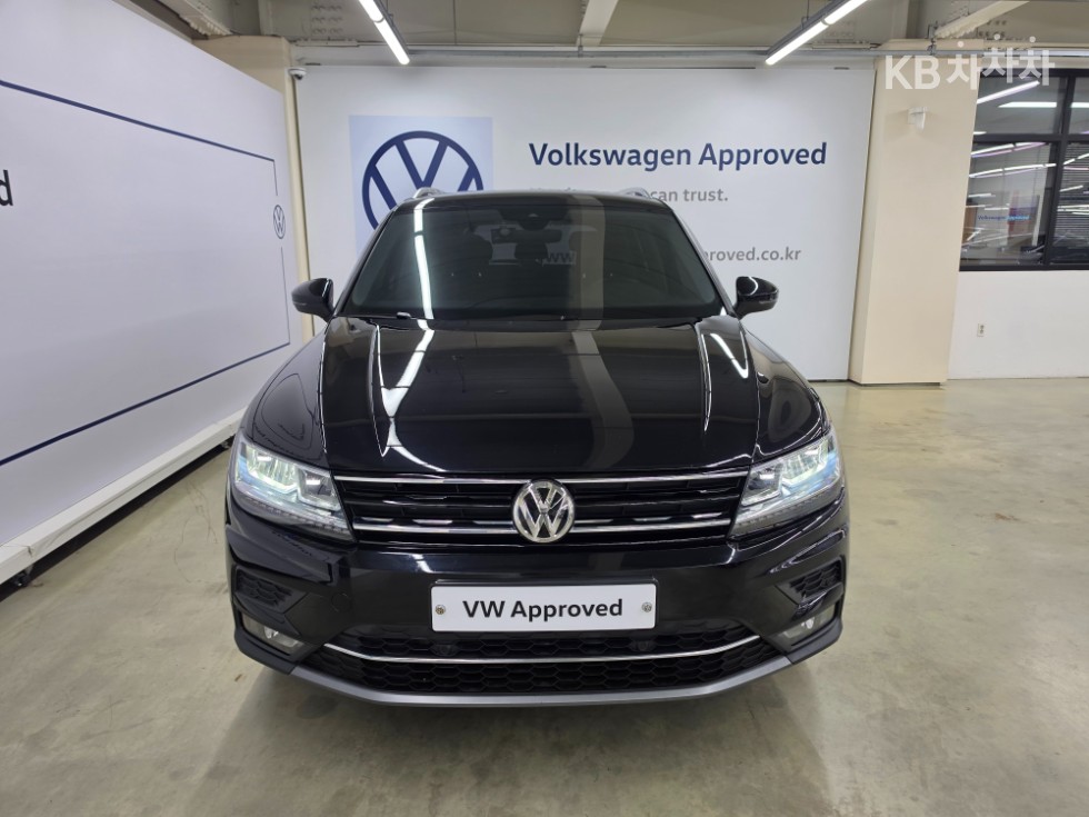 Volkswagen Tiguan Premium — фото 1