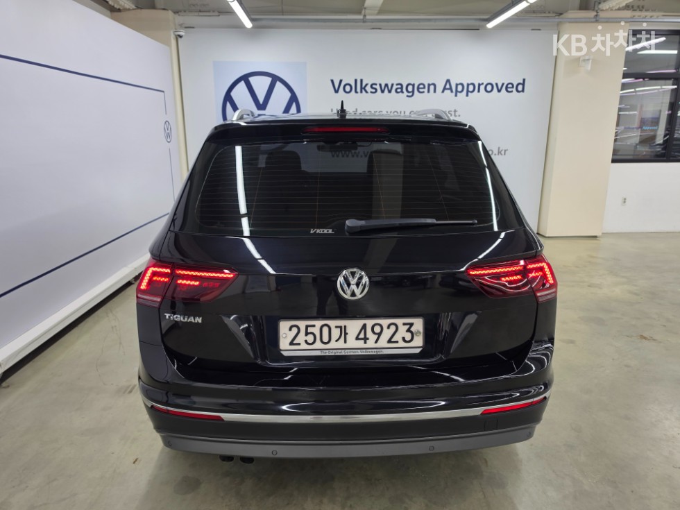 Volkswagen Tiguan Premium — фото 3