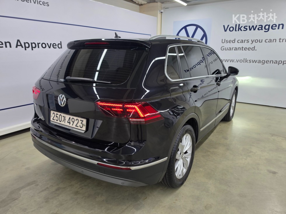 Volkswagen Tiguan Premium — фото 4