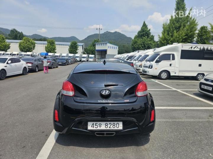 Hyundai Veloster Extreme 5