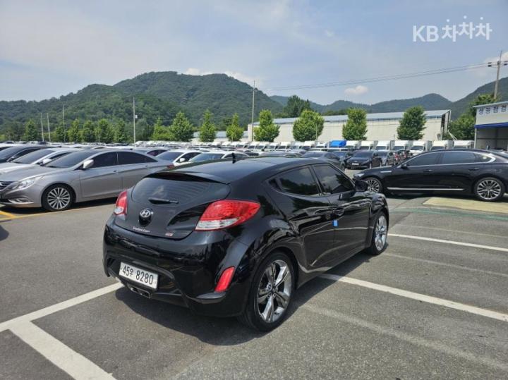Hyundai Veloster Extreme 7