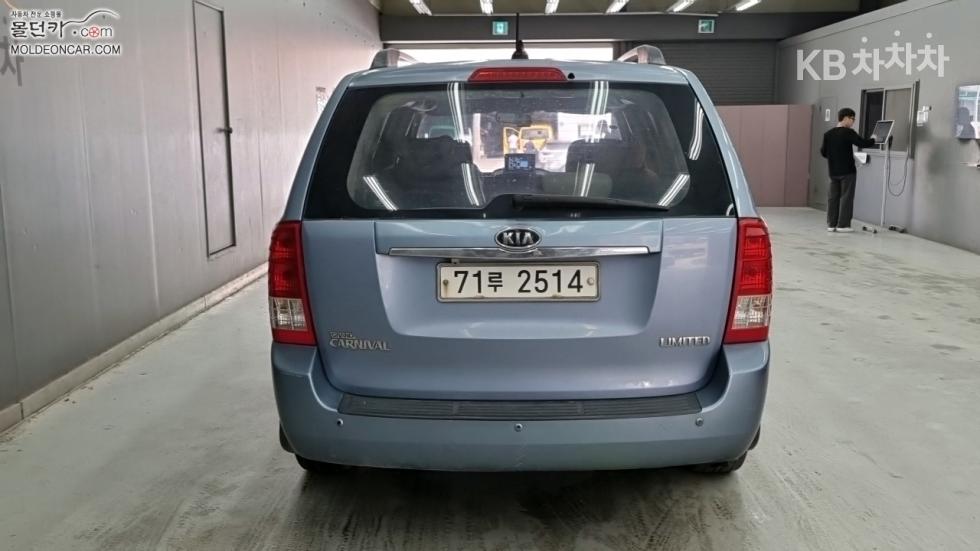 2011 - kia carnival