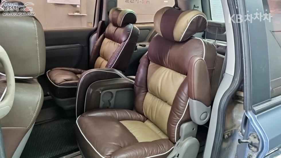 2011 - kia carnival