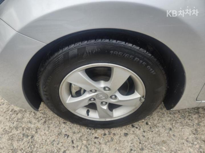 Hyundai Avante 1.6 VGT Smart Base Type 8